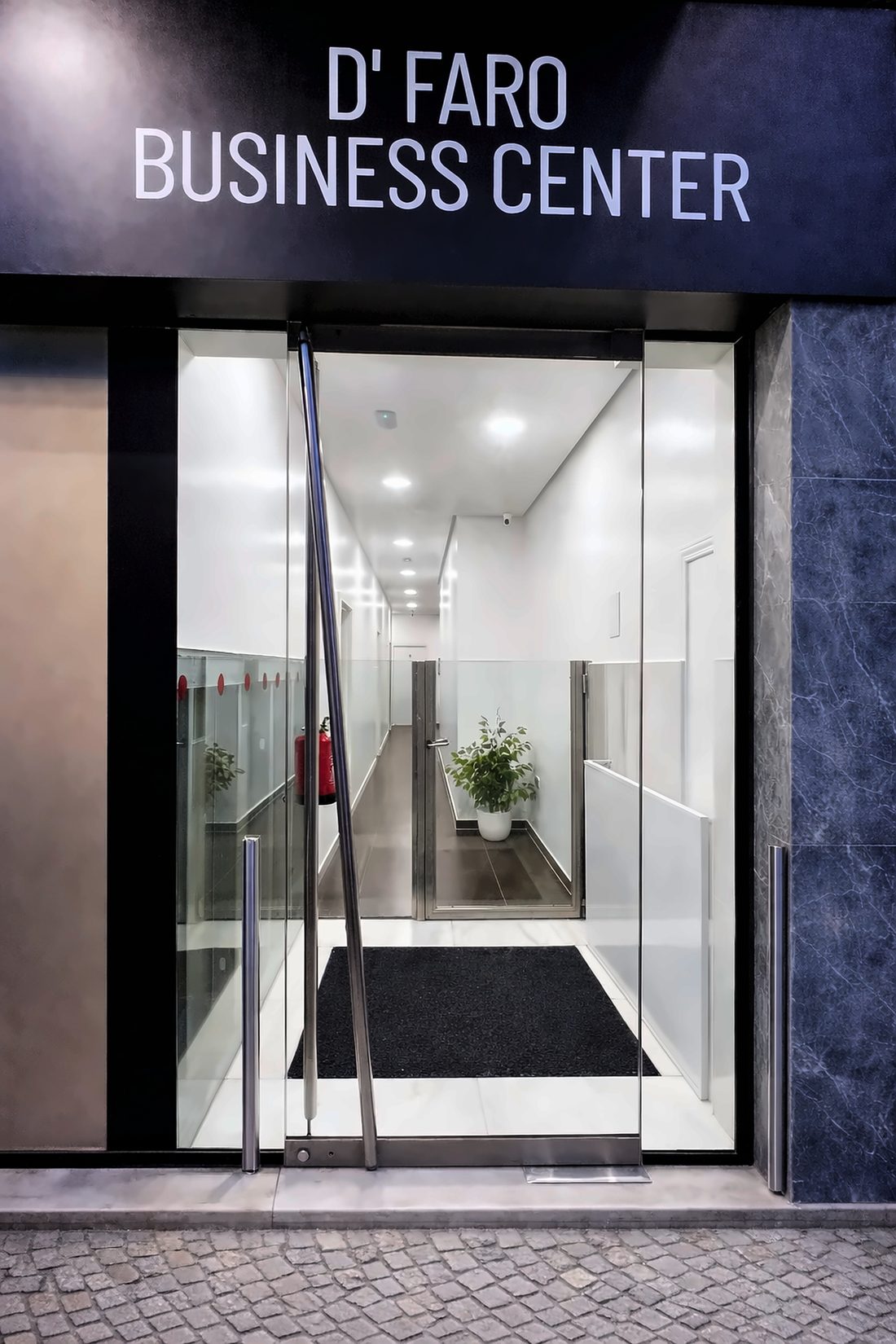 Fachada do D'Faro Business Center, Rua Infante Dom Henrique 111, Faro