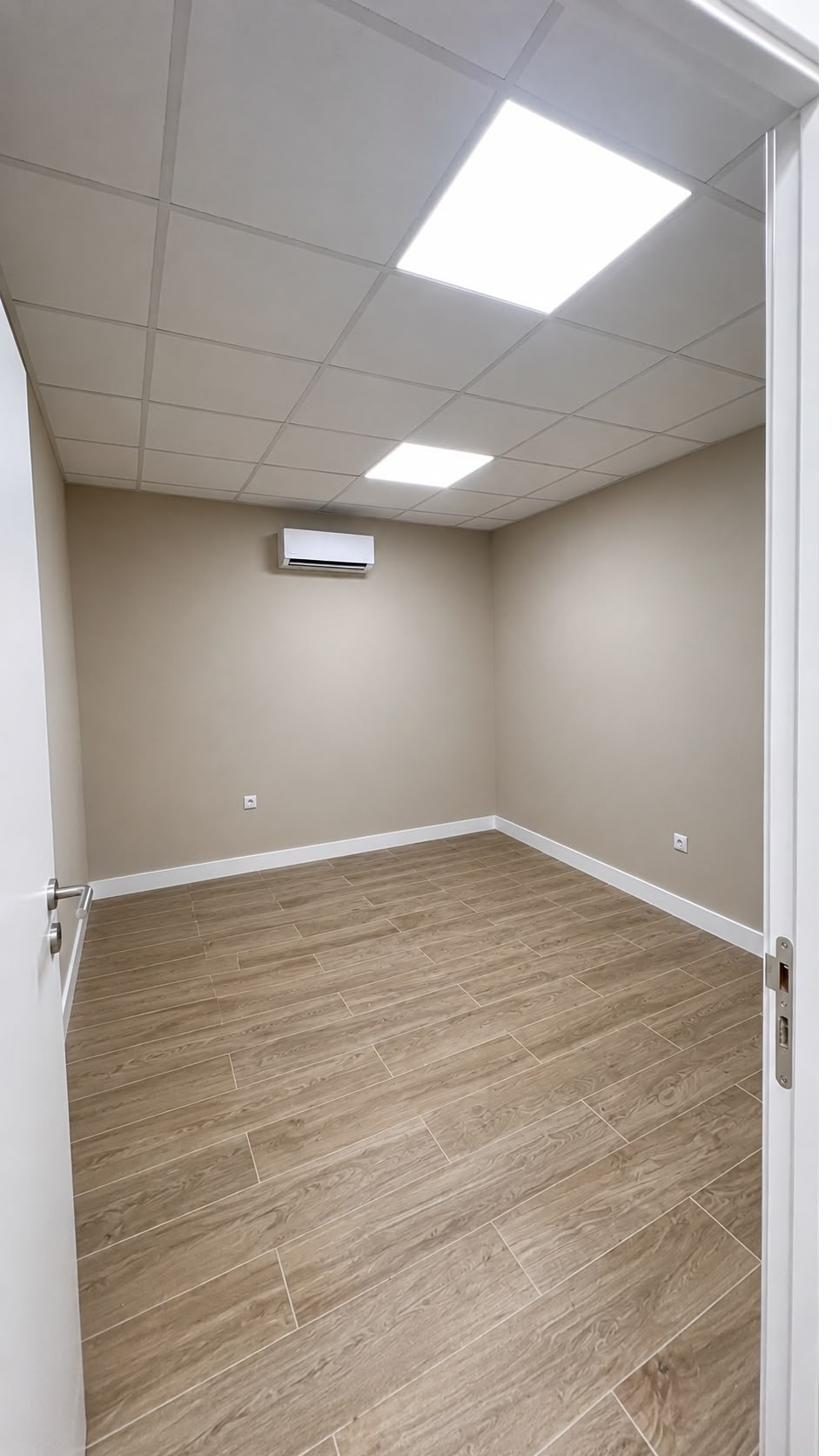 Gabinete 6 — escritório privado de 12 m² no D'Faro Business Center, Faro